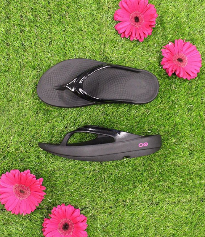 Pink oofos online sandals